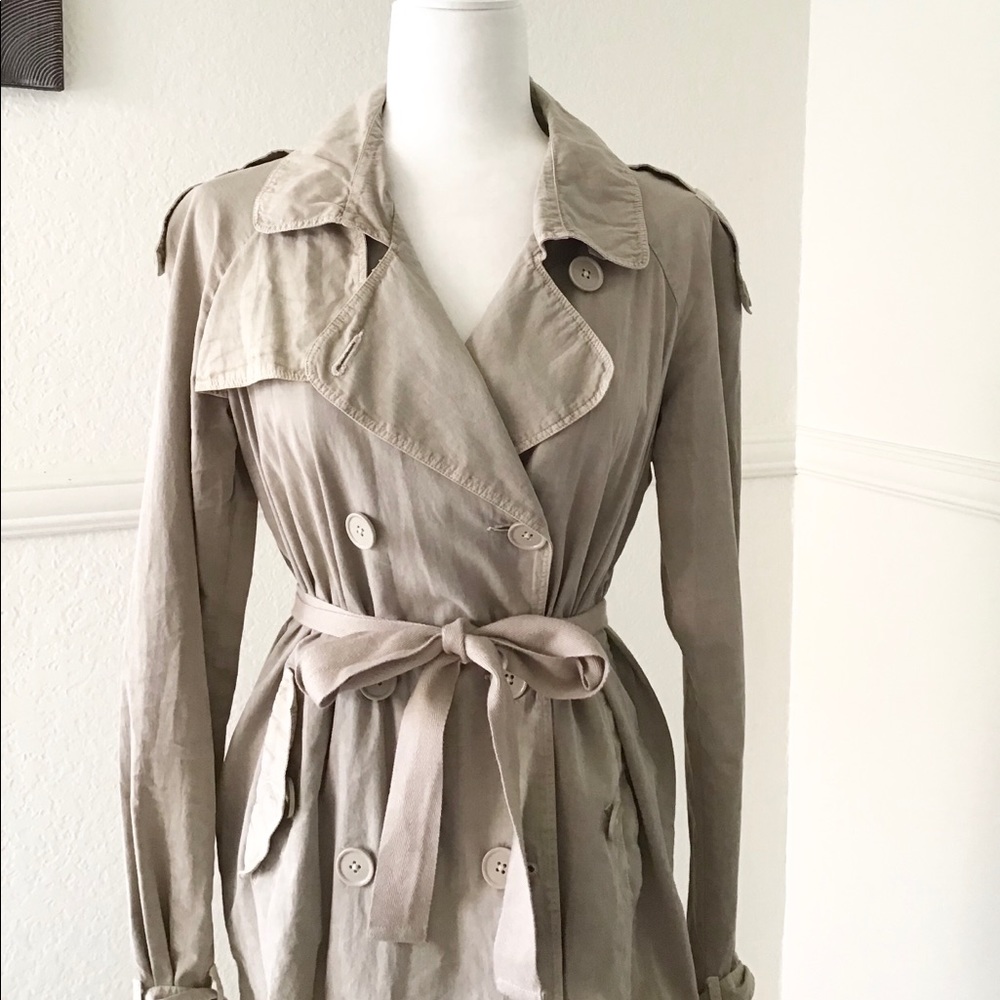 Model beige jacket coat